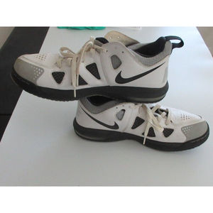 Nike Max Dominate XD Size 11 White and Black